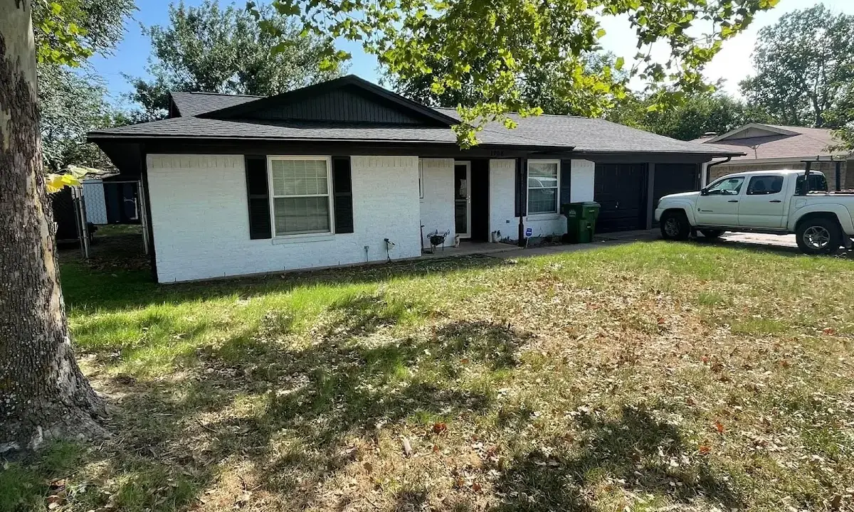 Professional roofing crew working on a residential roof in Tuscaloosa